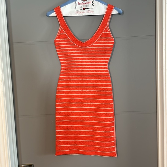 Herve Leger Indra Chevron Textured Bandage Mini Dress in Coral Size XS - Picture 3 of 10
